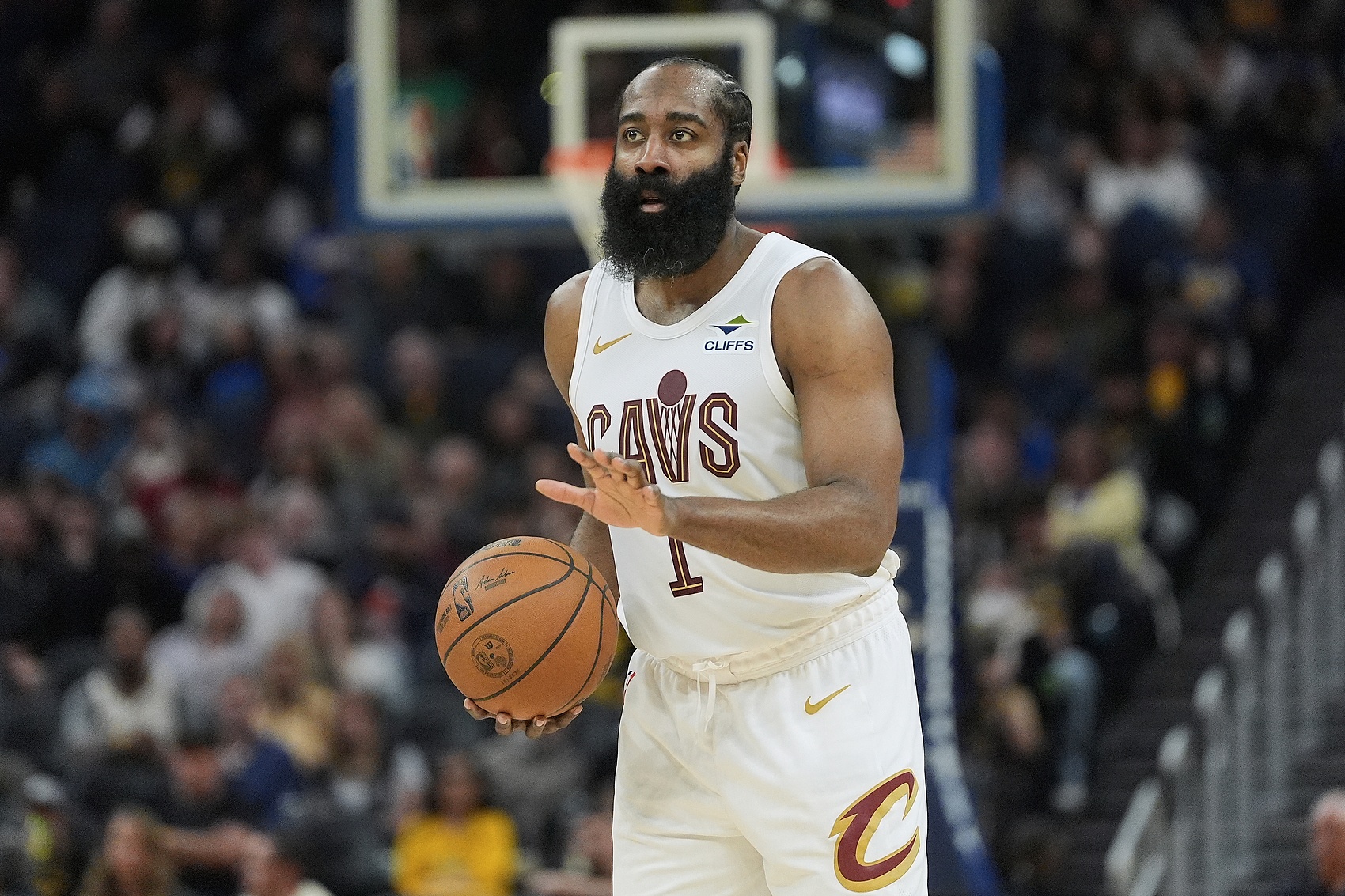 乐鱼体育app下载-明天骑士迎战老鹰 哈登可以出战 米切尔&迪恩·韦德&泰森存疑