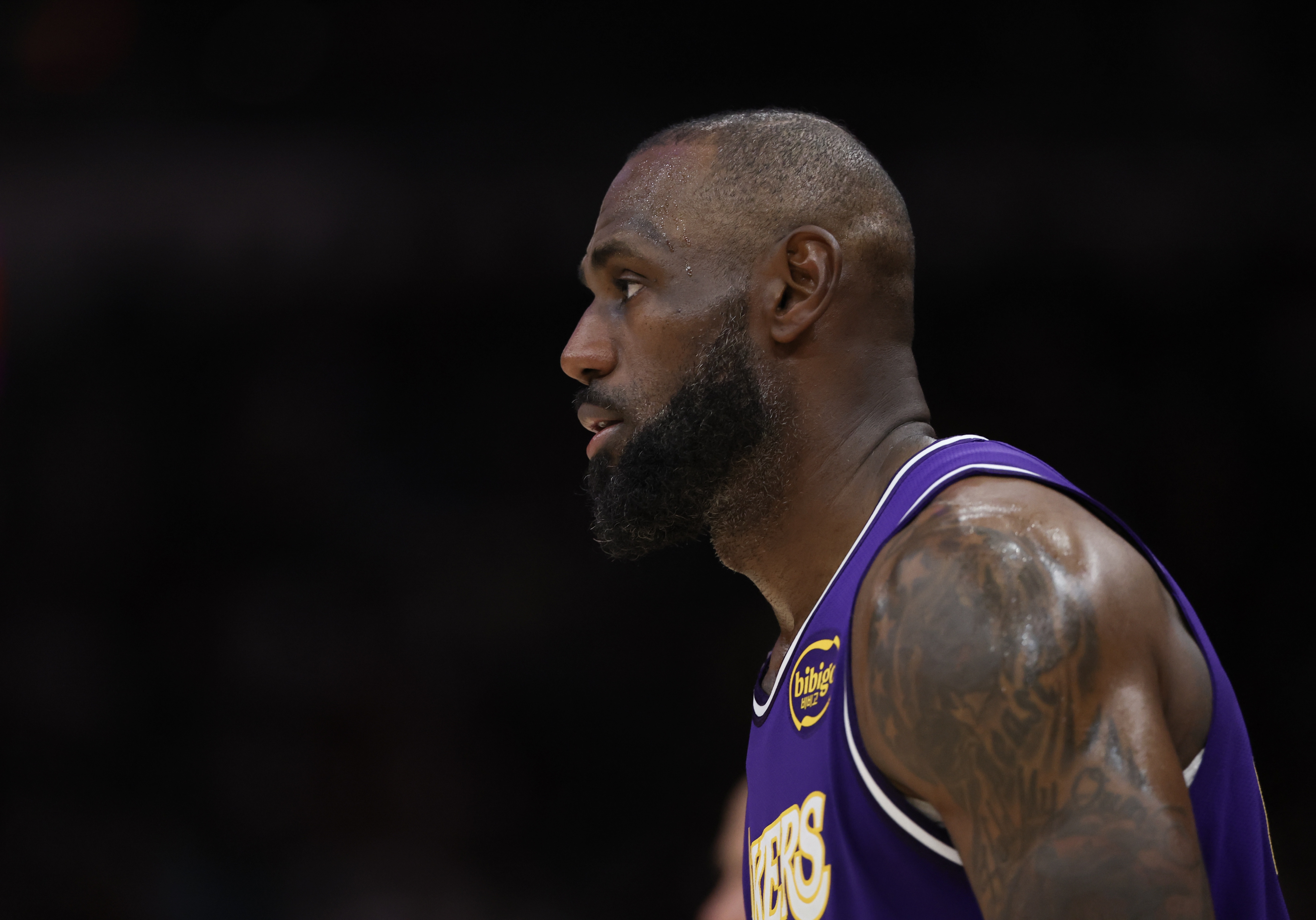 leyu-15季后赛欧文&乐福受伤&21浓眉受伤!詹媒:为何是詹姆斯来承受?